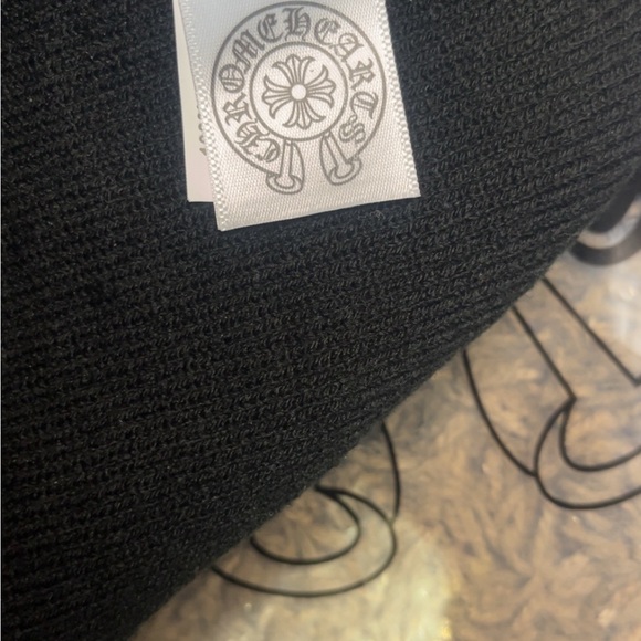 Chrome heart Beanie with White Embroidery - Picture 4 of 7